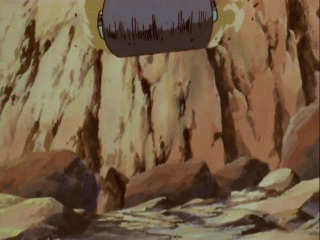 절벽에서 물건이 굴러오는장면