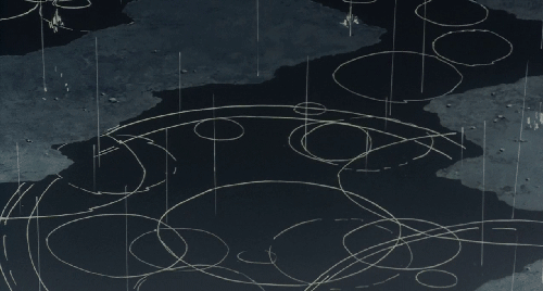 바닥에 빗방울이 떨어지는장면