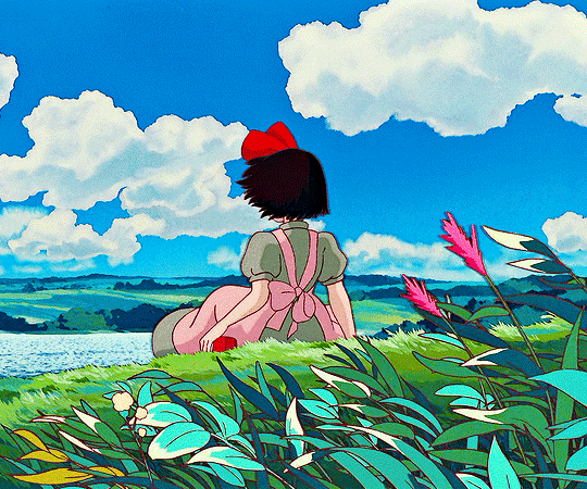 언덕에 앉아 바람에 날리는 꽃들