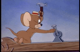 생쥐가 못질하는 장면